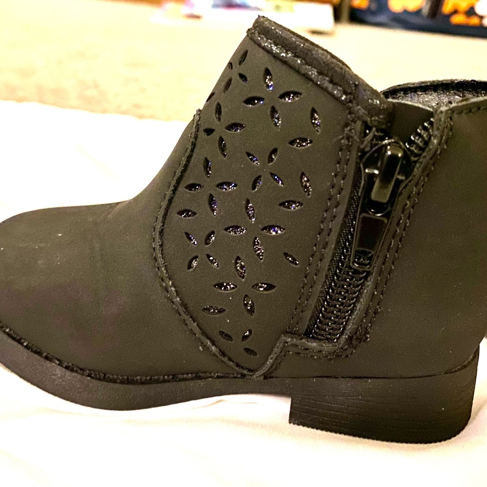 NWT toddler booties